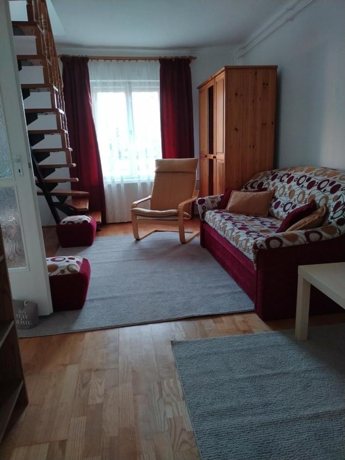 Eva Vendeghaz Villa Tata Bagian luar foto