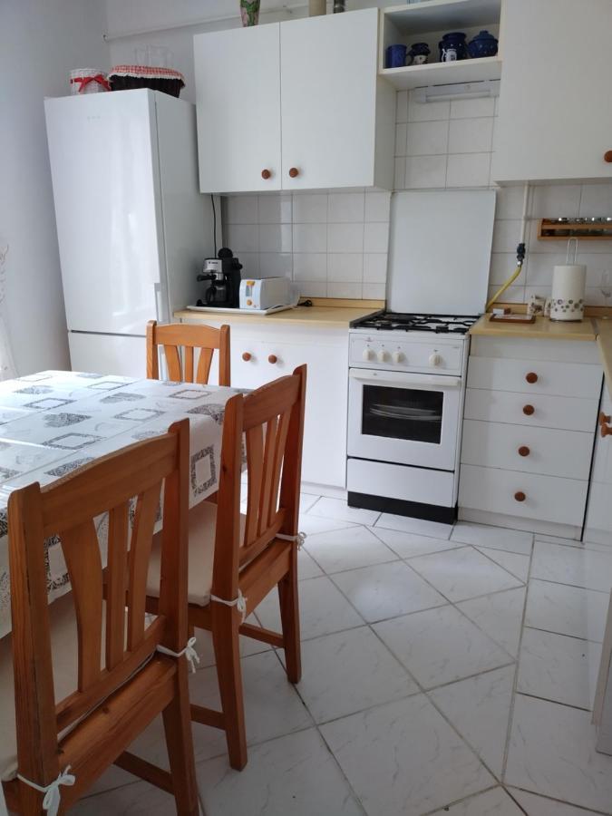Eva Vendeghaz Villa Tata Bagian luar foto