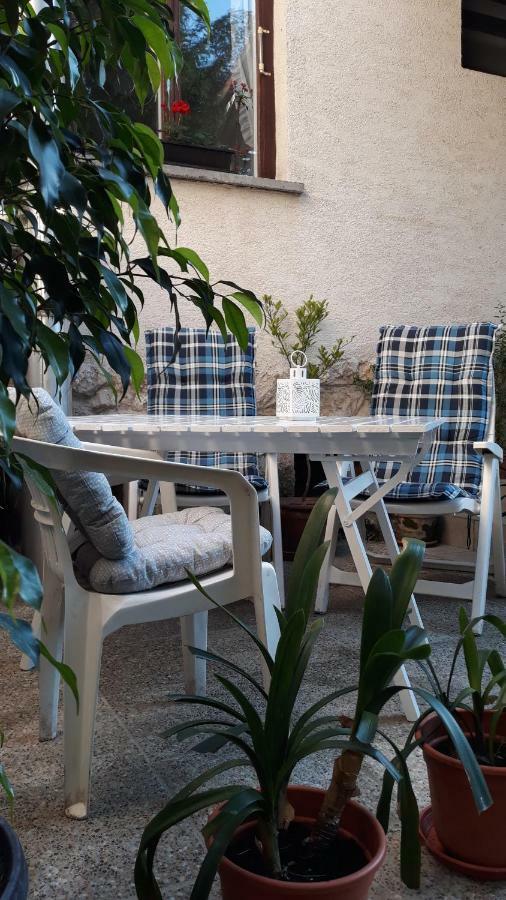 Eva Vendeghaz Villa Tata Bagian luar foto